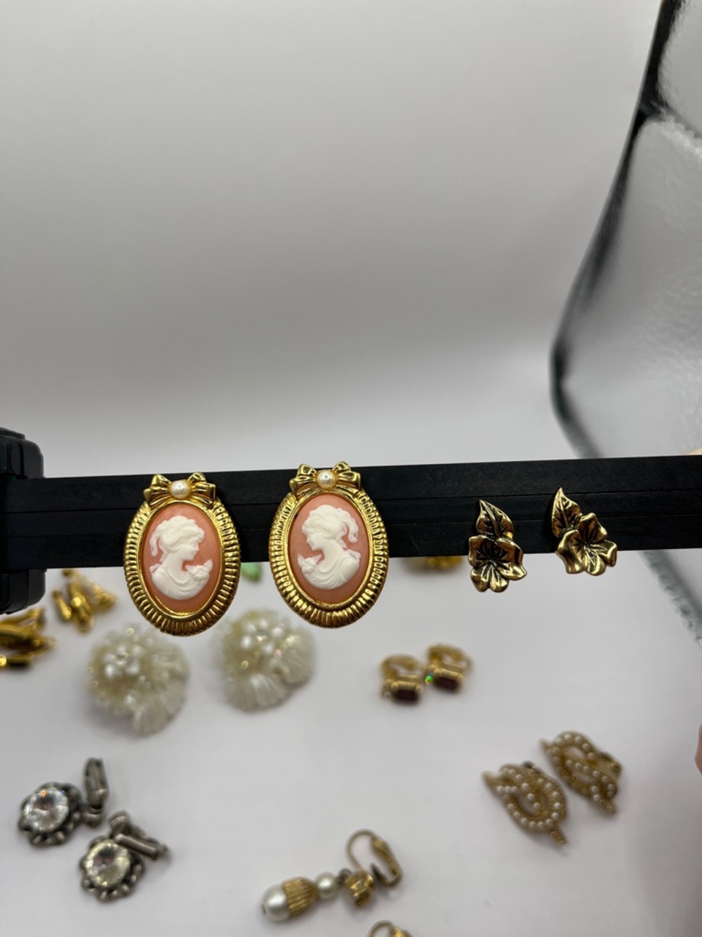 10 pair vintage CLIP ON earrings all clip on's - Picture 8 of 9